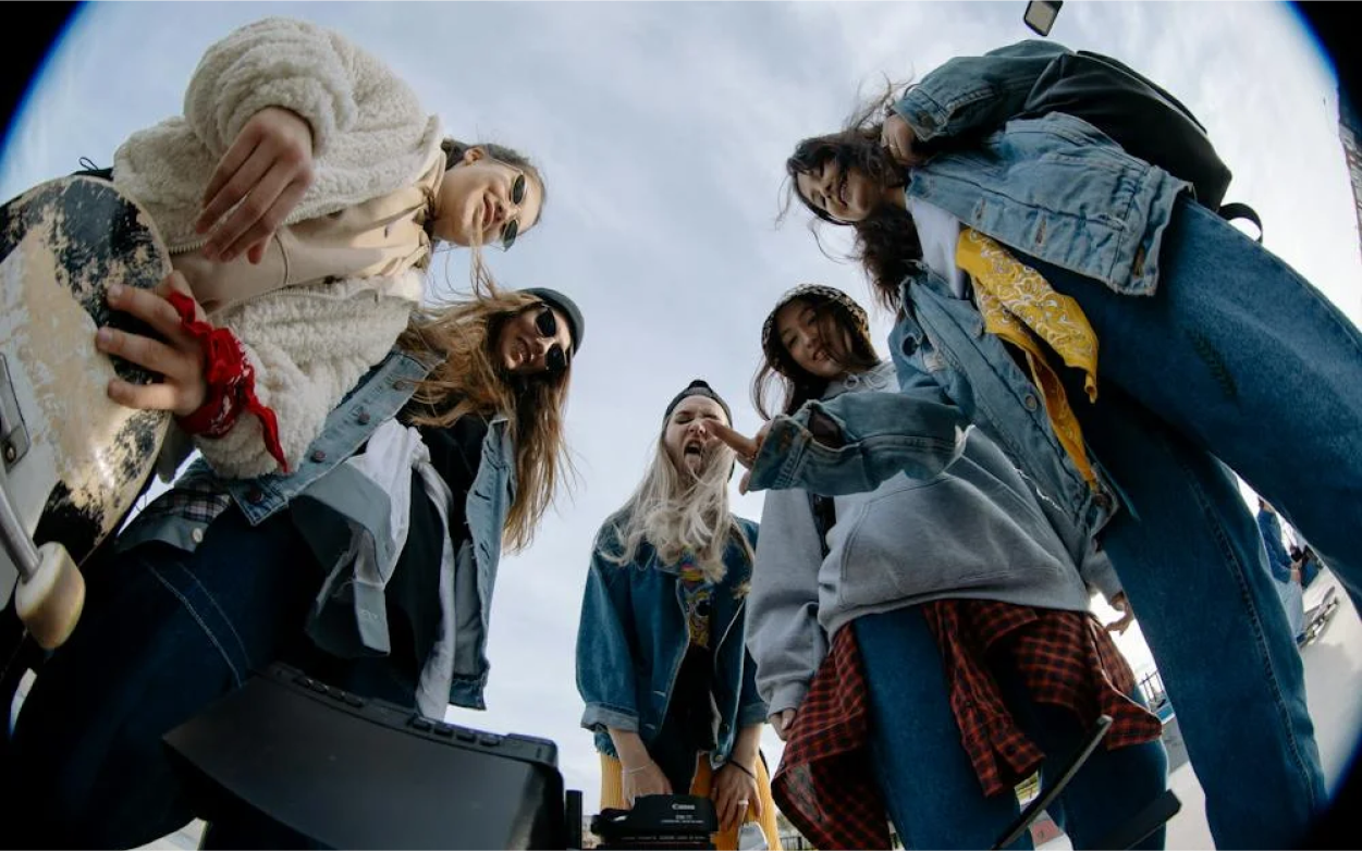 GROUP FUN-Image